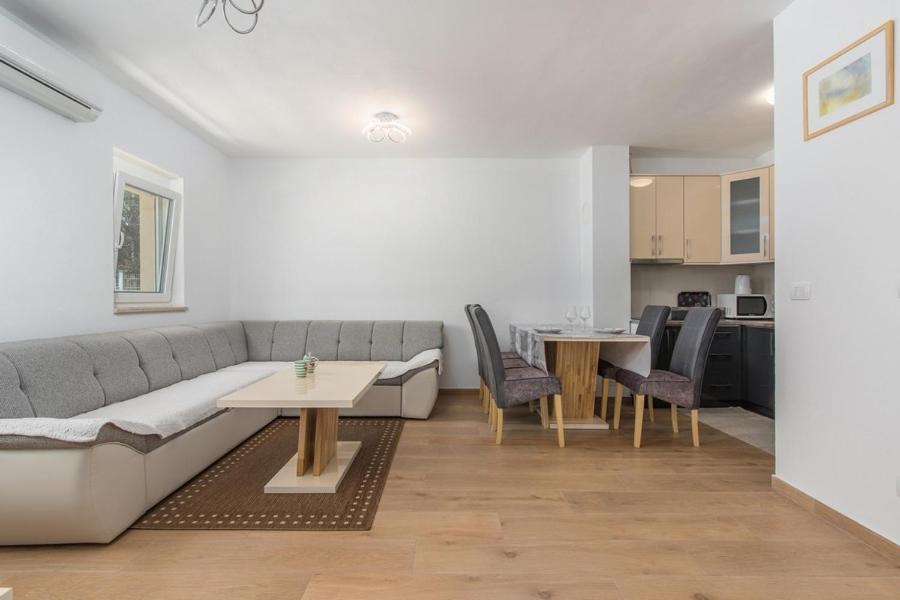 Irma Apartment Dajla Εξωτερικό φωτογραφία